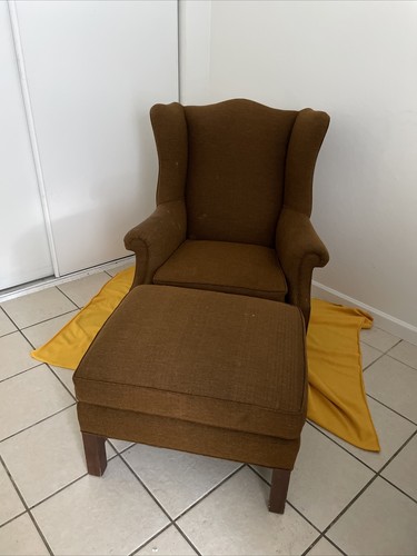 Vintage queen anne arm chair